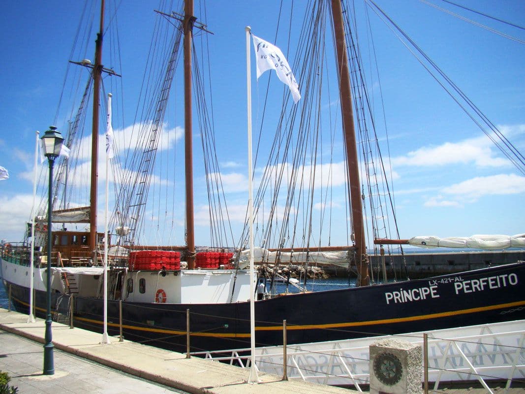 Le Príncipe Perfeito, grand voilier trois-mâts de Veltagus à Lisbonne.