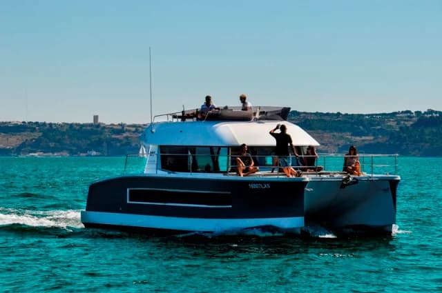 Summer Blue, catamaran privé à Lisbonne.