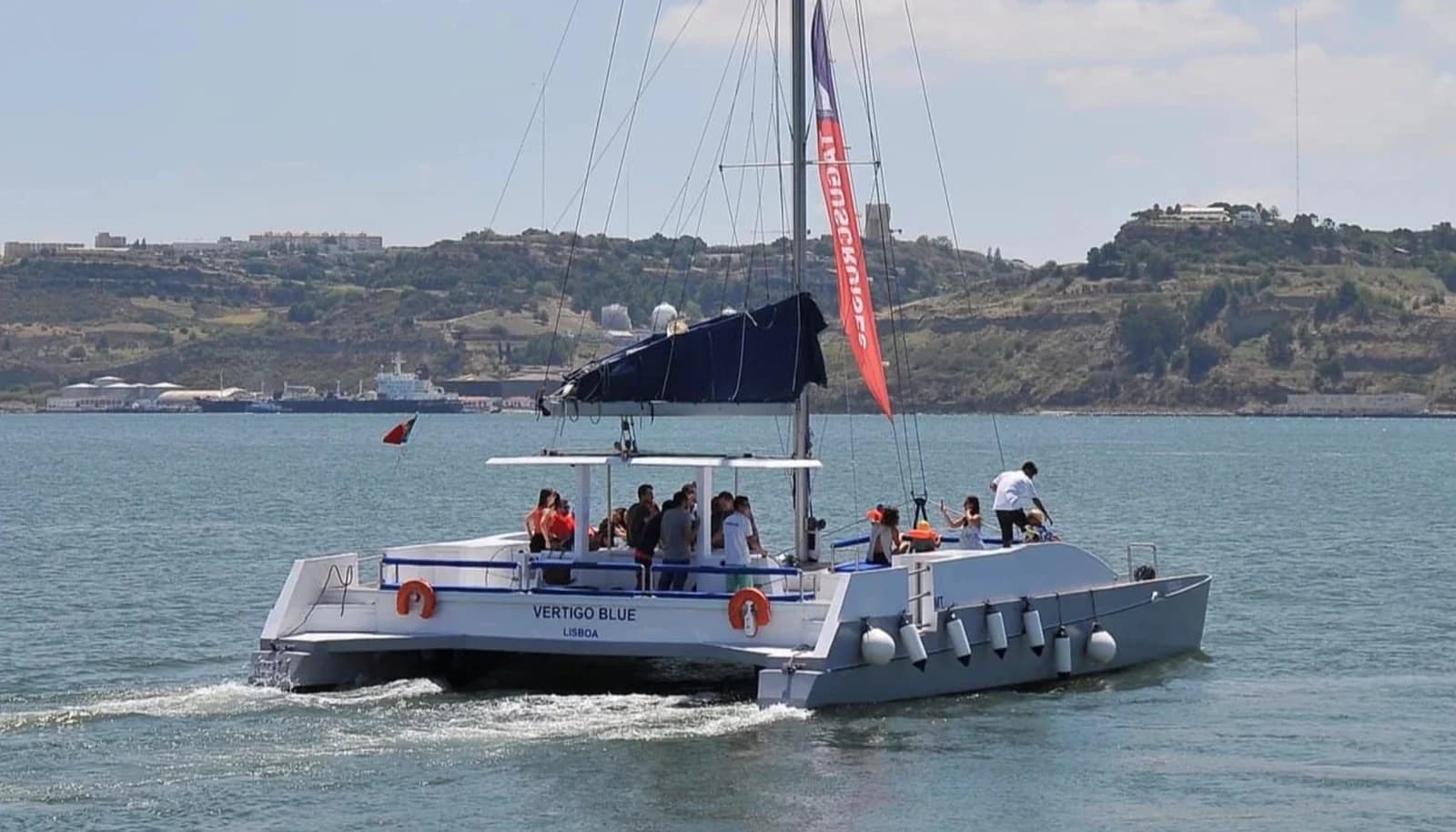 Vertigo Blue, catamaran privé à Lisbonne.