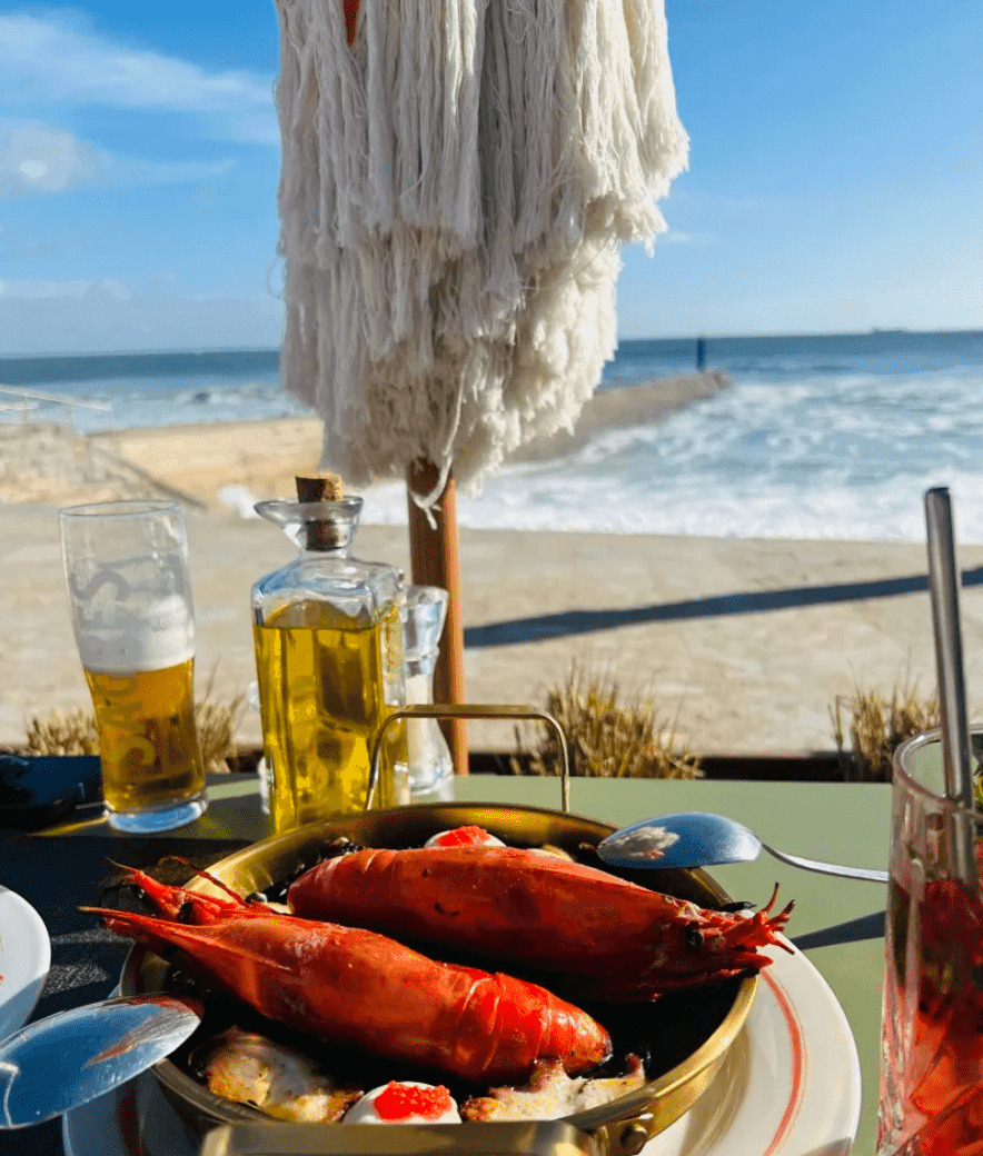 La terrasse de Glória face à la mer