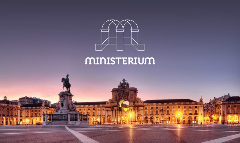 Ministerium Club sous les arcades de la Praça do Comércio