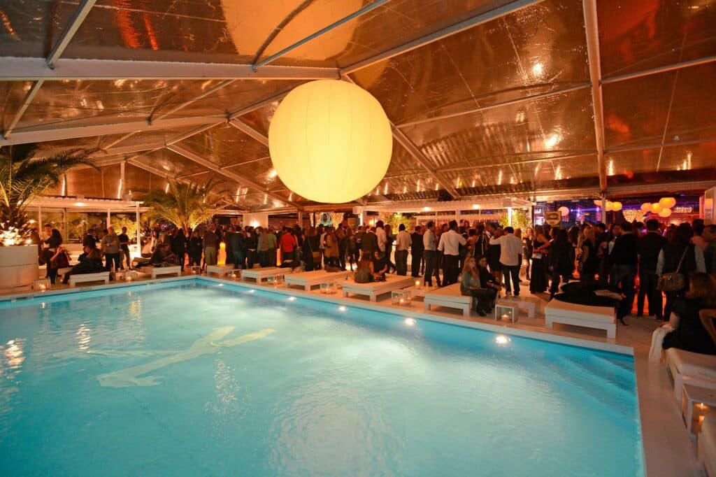 Ambiance de soirée au K Urban Beach à Lisbonne