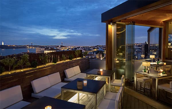 Terrasse du Silk Club avec vue sur Lisbonne et le Tage