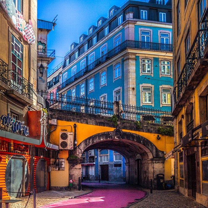 Où sortent les jeunes à Lisbonne Pink Street