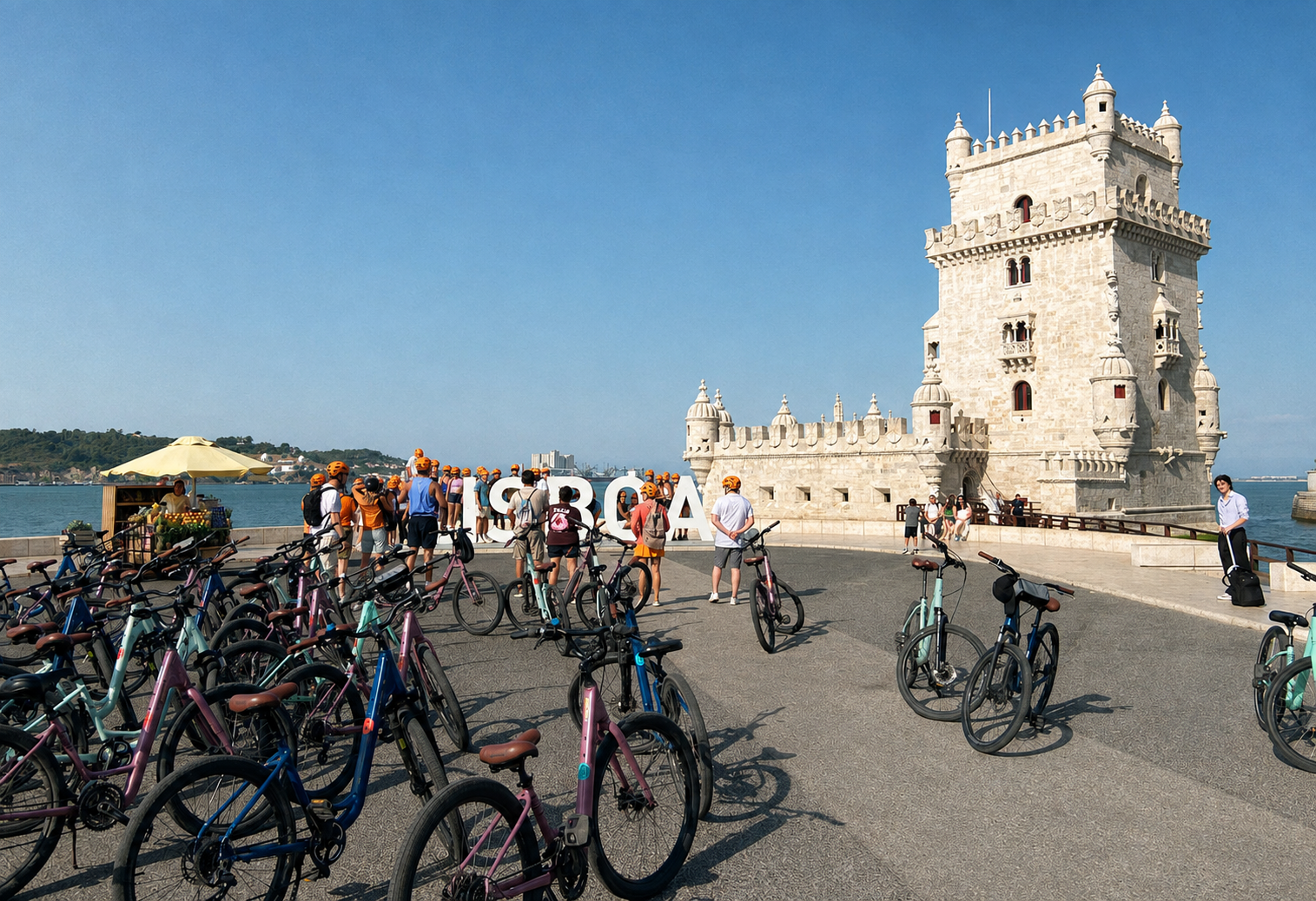 Groupe guidé à vélo devant la tour de Belém