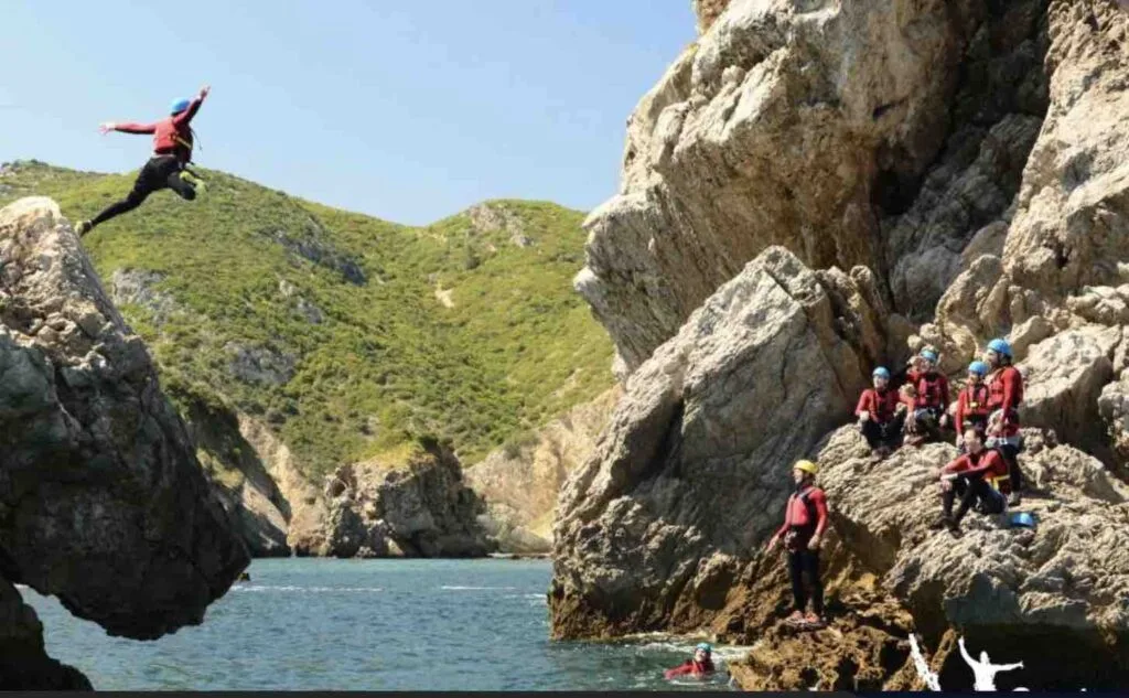 A group during a guided experience near Lisbon