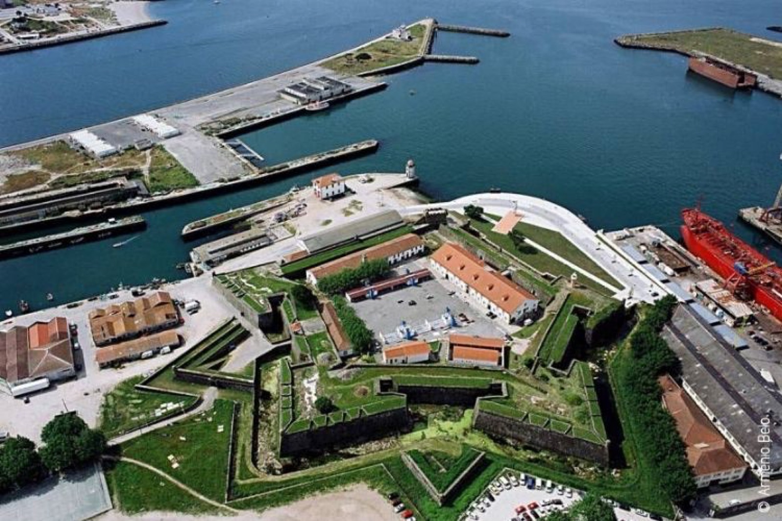Vue aérienne du Forte de Santiago da Barra et du port de Viana do Castelo