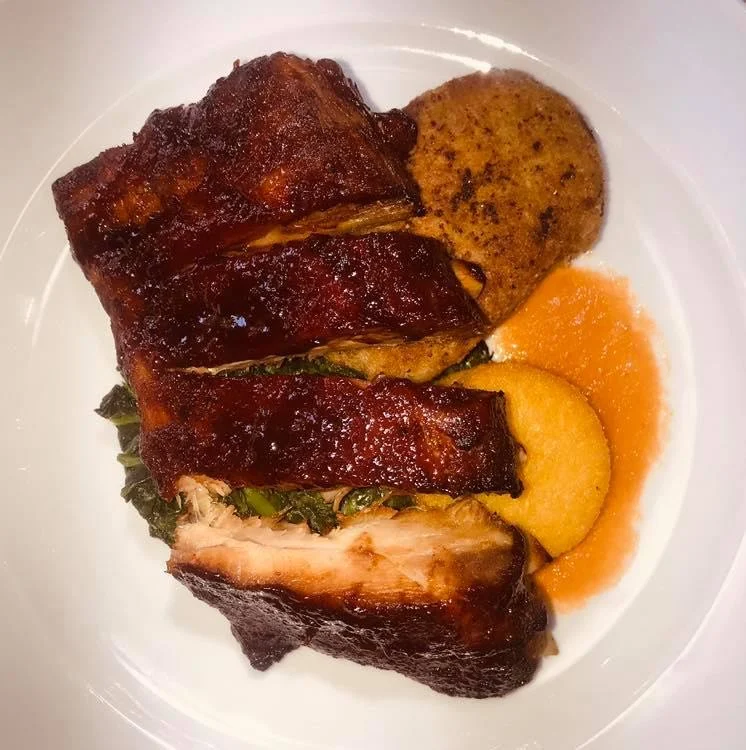 Assiette de porc rôti et sa sauce chez O Corrido.